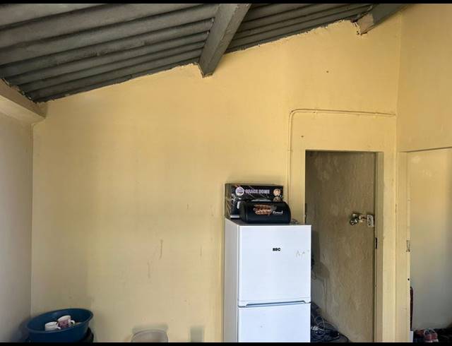1 BEDROOM HOUSE FOR SALE IN MEADOWLANDS WEST